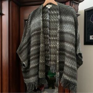 Women’s O/S Soft Woven Shawl Boho Southwestern Blanket Vest Green Gray Fringe